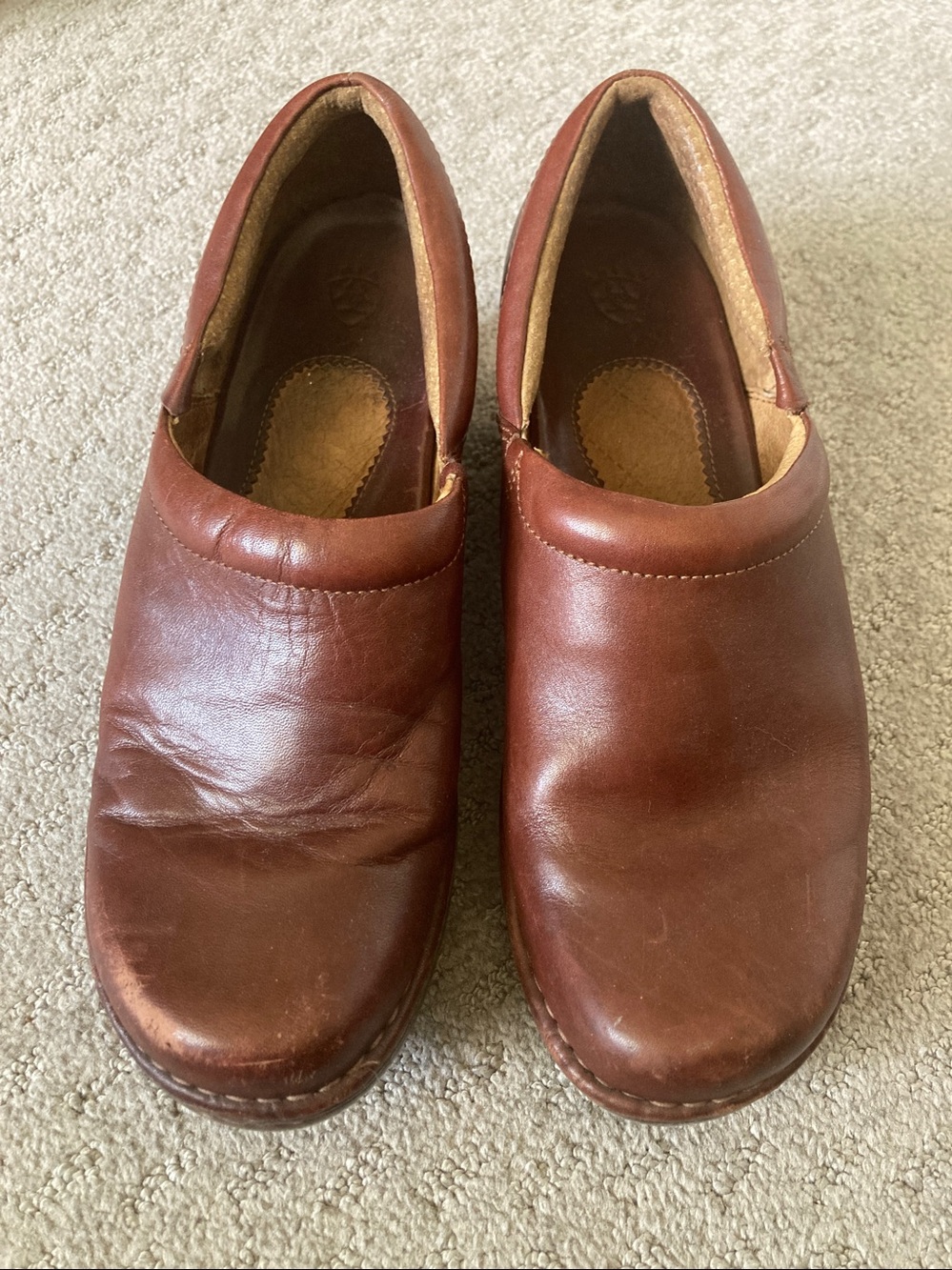 ARIAT brown leather clogs, Sz 9.5.
